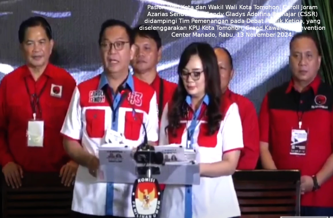 Paslon Wali Kota dan Wakil Wali Kota Tomohon, Caroll Joram Azarias Senduk dan Sendy Gladys Adolfina Rumajar (CSSR) didampingi Tim Pemenangan pada Debat Publik Ketiga, yang diselenggarakan KPU Kota Tomohon, Grand Kawanua Convention Center Manado, Rabu, 13 November 2024.