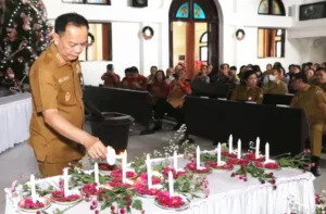 Wali Kota Tomohon, Caroll JA Senduk di ibadah Pra Natal jajaran Pemerintah Kota Tomohon, Senin, 23 Desember 2024.