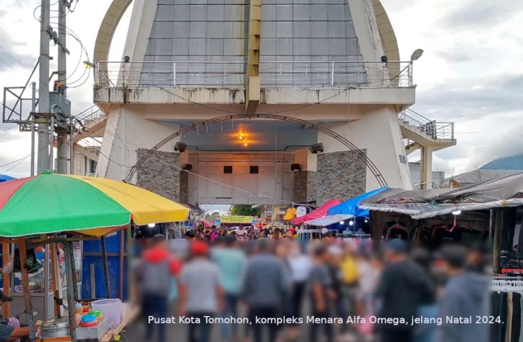 Pusat Kota Tomohon, kompleks Menara Alfa dan Omega, jelang Natal 2024.