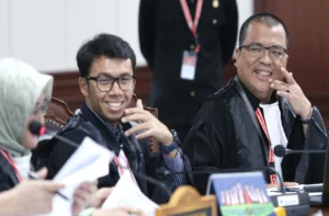 Denny Indrayana dan para Kuasa Hukum Pemohon pada Sidang PHPU Wali Kota Tomohon di Mahkamah Konstitusi