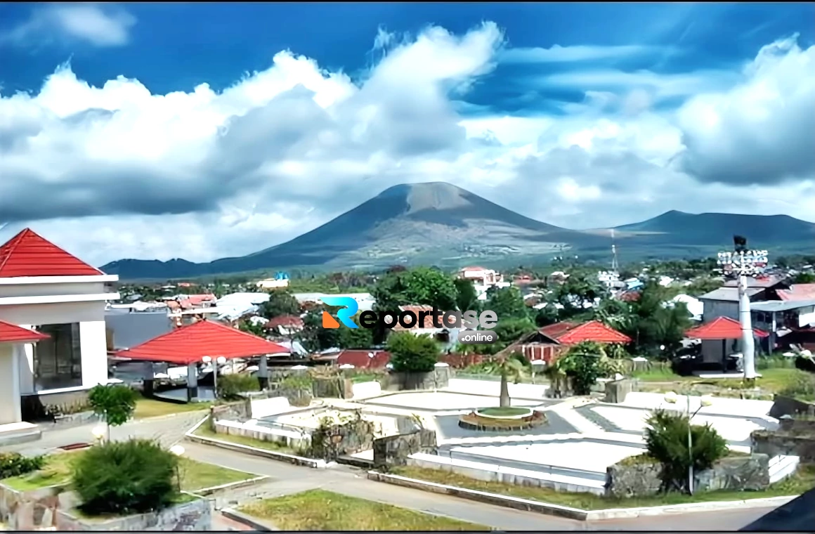 Taman Kota Tomohon yang kini telah berubah menjadi Anugerah Hall dan bangunan yang ada dipakai Dinas Pendidikan dan Kebudayaan Daerah Kota Tomohon serta Museum, Perpustakaan dan Sekretariat Pramuka.