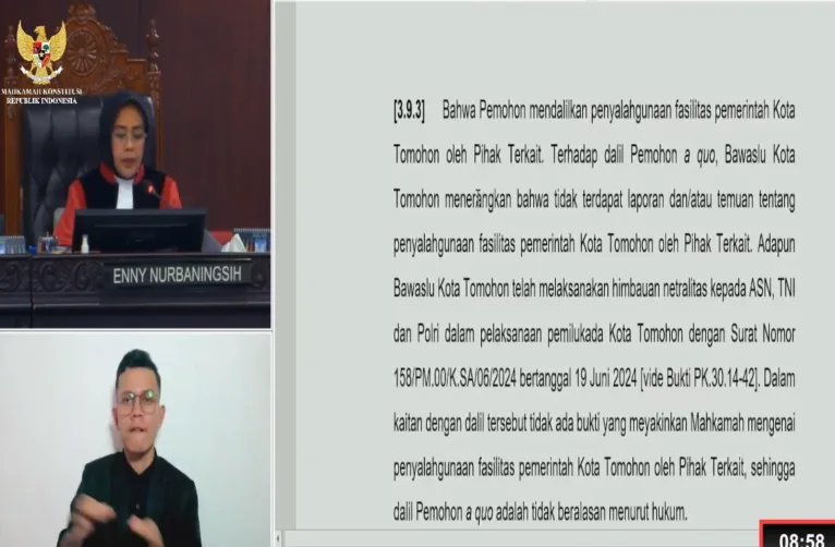 Hakim Konstitusi Enny Nurbaningsih saat membacakan pokok perkara pada persidangan Mahkamah Konstitusi tentang PHPU Wali Kota Tomohon.