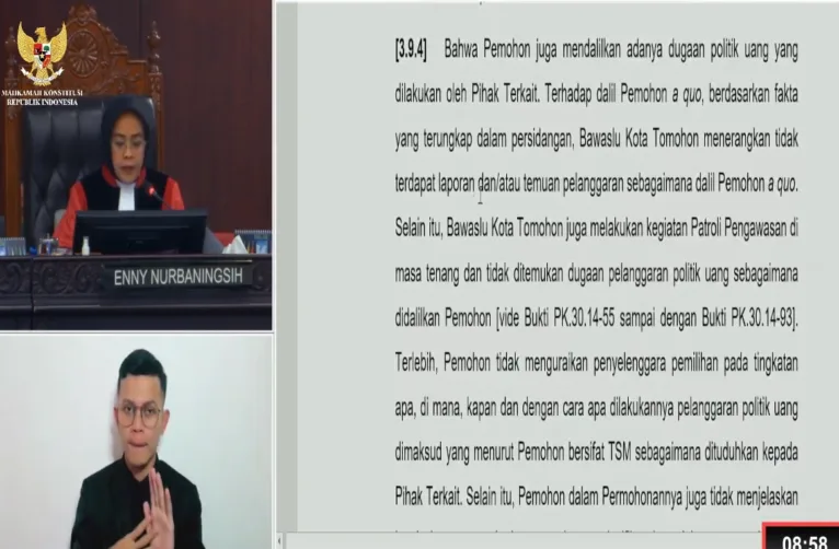 Hakim Konstitusi Enny Nurbaningsih saat membacakan pokok perkara pada persidangan Mahkamah Konstitusi tentang PHPU Wali Kota Tomohon.